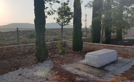 30 לרב רונצקי: על המצבה שלו נכתבו רק שתי מילים