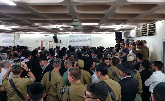 מאות נענו לקריאה והשתתפו בהלווית החייל