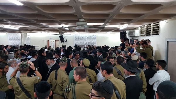 מאות נענו לקריאה והשתתפו בהלווית החייל