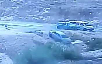 צפו: הרכב של 'אספקלריא' הידרדר לתעלה