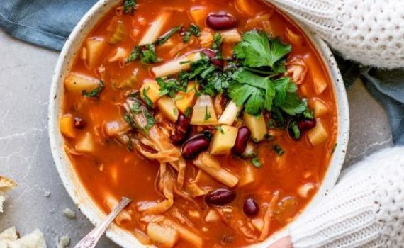 בדיוק לגשם המפתיע: מתכון למרק מינסטרונה