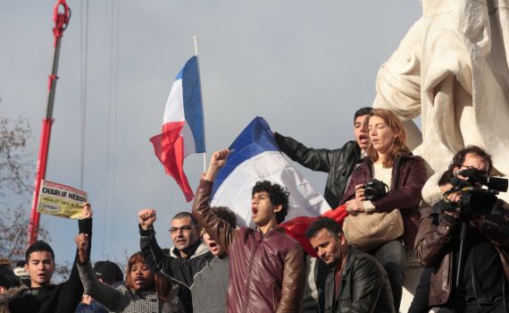 בבתי הספר ייאסר לחבוש כיפה וללבוש חצאית