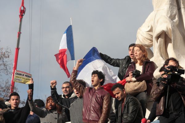 בבתי הספר ייאסר לחבוש כיפה וללבוש חצאית