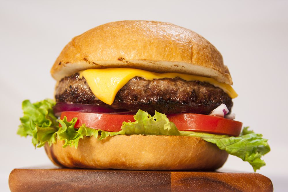 שו"ת: האם מותר לאכול את הצ'יזבורגר הכשר?