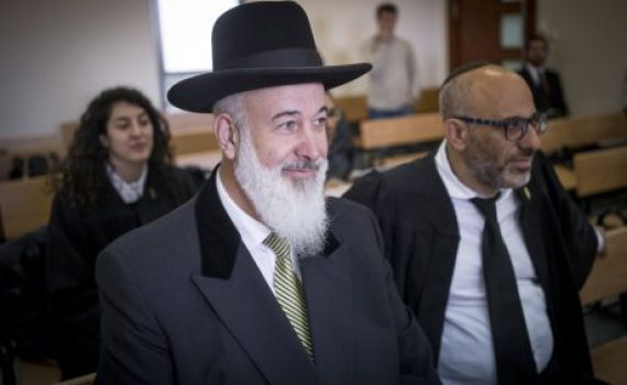 הרב יונה מצגר הגיש לנשיא בקשת חנינה