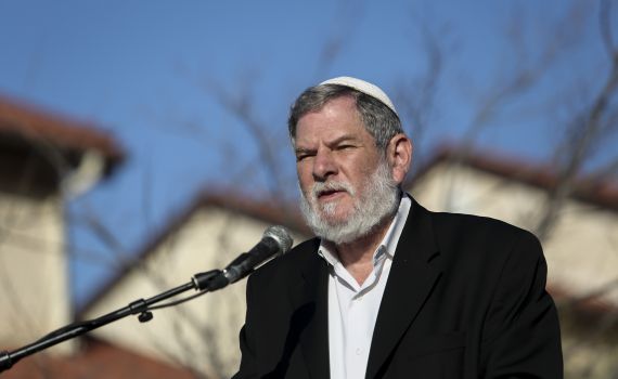 אחרי 31 שנה: הרב אבי גיסר פורש מתפקידו