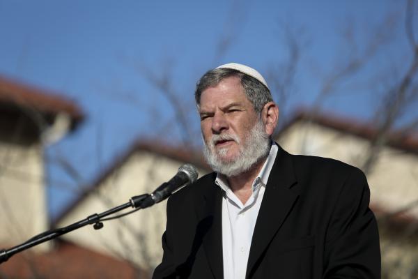 אחרי 31 שנה: הרב אבי גיסר פורש מתפקידו