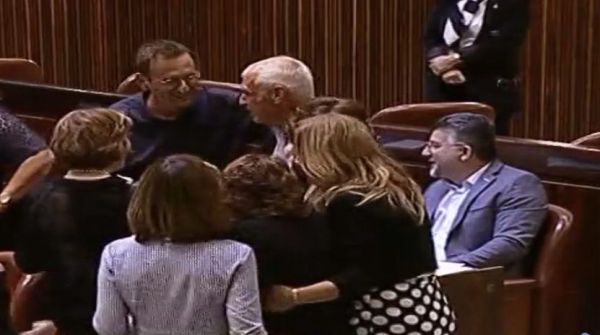 באופוזיציה חוגגים: החוק עבר, בן ארי ואוחנה ייענשו