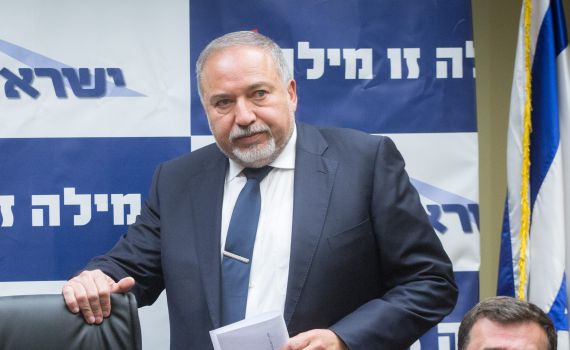 בשל ההתנגדות: ההצעה לאיסור צילום חיילים תשונה