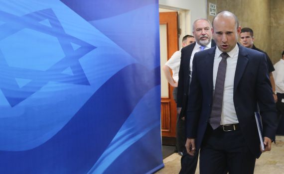 צעדים הומניטריים כלפי עזה? בנט:"אין מתנות חינם"