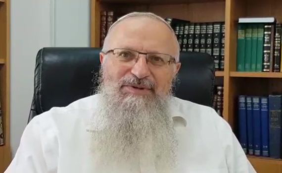 הרב שמואל אליהו: "הגיע הזמן לבקש סליחה". צפו