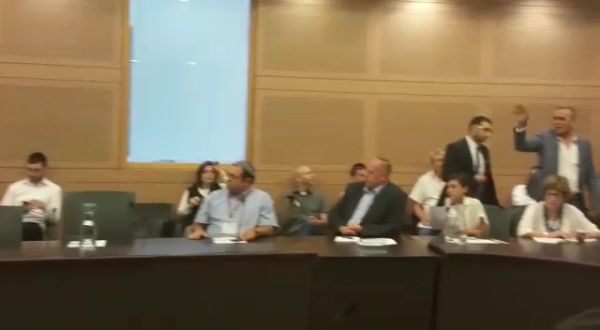 זחאלקה התפרץ על יוגב בדיון על חוק המואזין