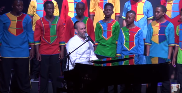 מיוחד: יונתן רזאל ומקהלה מאפריקה שרים קרליבך•צפו