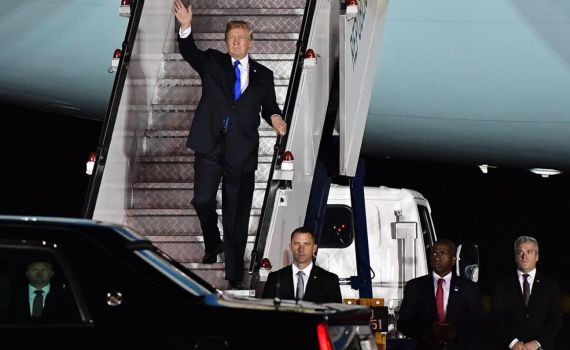 מוכן לפסגה עם קוריאה: טראמפ נחת בסינגפור