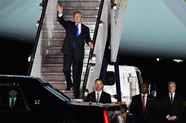 מוכן לפסגה עם קוריאה: טראמפ נחת בסינגפור