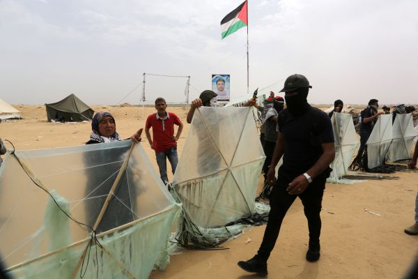 טרור העפיפונים: נתניהו הנחה לקזז כספי פיצויים מהפלסטינים