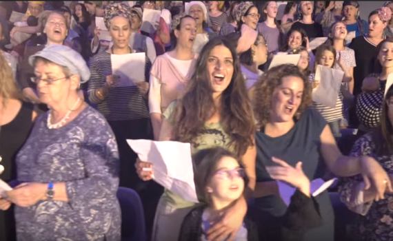 שרות תפילה: עשרות נשים מתקוע בביצוע מיוחד•צפו