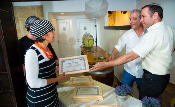 אלו המורים המצטיינים בבנימין. רואה: "לא חוסכים בחינוך"