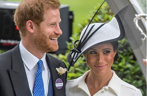 למה כובע? בממלכה הבריטית חוגגים שיק מוגזם