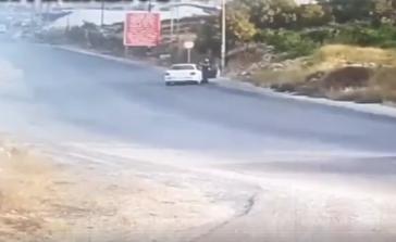 תיעוד: המחבל עוצר, יוצא מהרכב ופותח באש. צפו