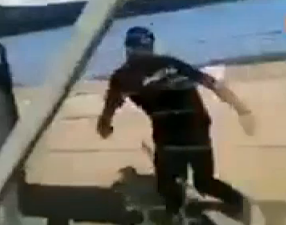 תיעוד: מחבל חודר לישראל וגונב תחמושת .צפו