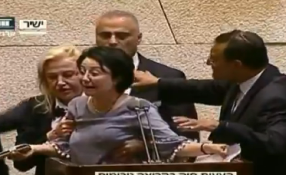 צפו: חנין זועבי נזרקת ממליאת הכנסת