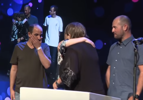 הוריה של ההרוגה בשטפון קיבלו תעודה במקומה. צפו