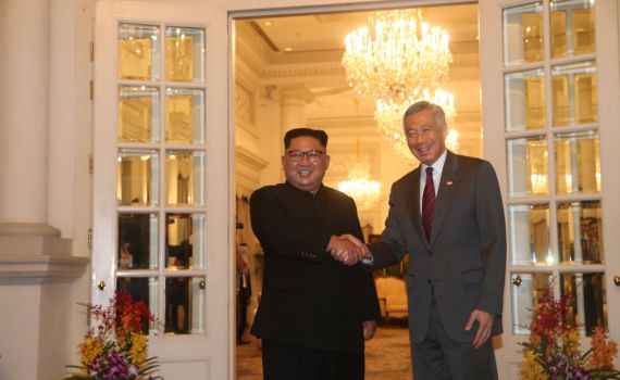 רה"מ בסינגפור לג'ונג און: "מקווה שתקדם את השלום"