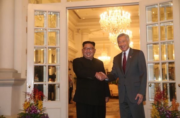 רה"מ בסינגפור לג'ונג און: "מקווה שתקדם את השלום"