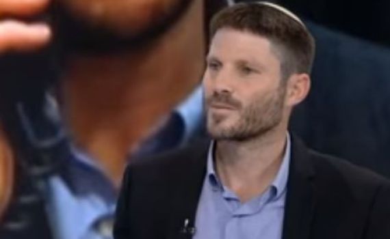 פיצוץ באולפן: המגיש קרע לסמוטריץ' את הדפים. צפו