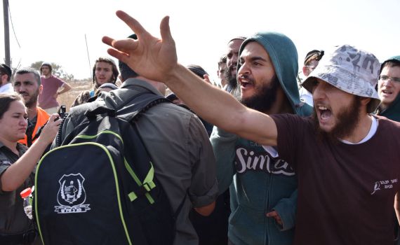 "התנגדות חריגה" בפינוי בתפוח: פצועים ועצורים במקום