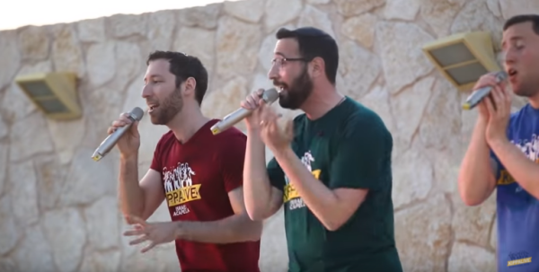 צפו: להקת 'כיפה לייב' בביצוע רדיואקטיבי