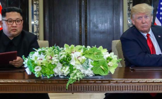 ארה"ב הודיעה: טראמפ וקים ג'ונג און ייפגשו בחודש הבא