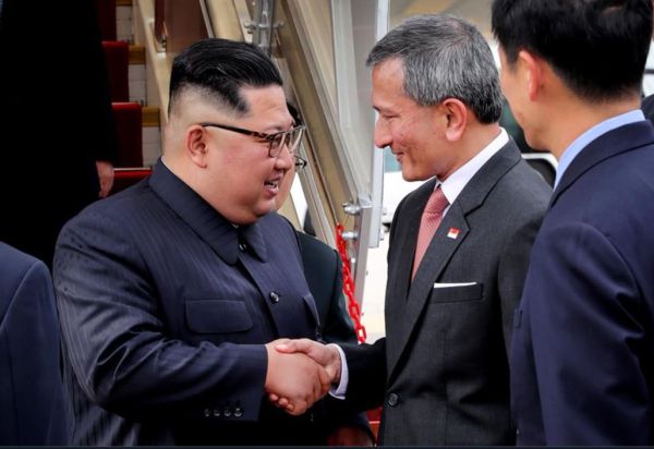 בדרך להיסטוריה: מנהיג צפון קוריאה נחת בסינגפור