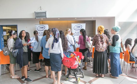 מחוברים לתעשייה: יריד השמה במרכז האקדמי לב