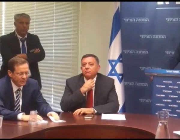 צפו: חסון מברך, שפת הגוף של גבאי אומרת הכל