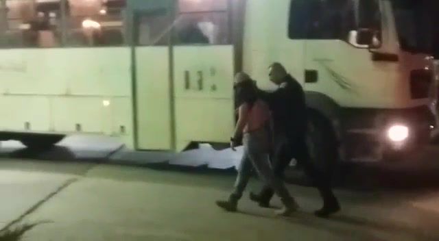 החל הפינוי בתפוח מערב; עימותים במקום. צפו בתיעוד