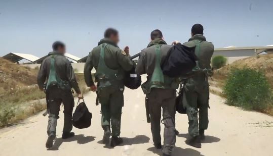 מרגש: הטייס בן ה- 93 נפגש עם הטייסים החדשים. צפו