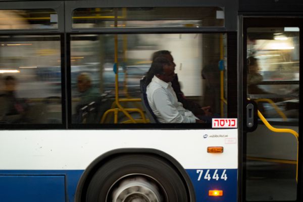 בעיר החרדית: נהג אוטובוס ביקש תשלום והותקף קשות