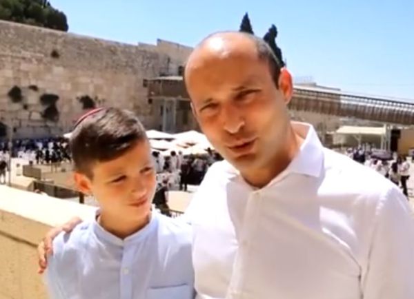 בלי הרצל: הבן של בנט חגג בר מצווה בכותל. צפו