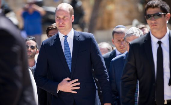 בבריטניה תוקפים את וויליאם: "סבתו לא הייתה עושה זאת"