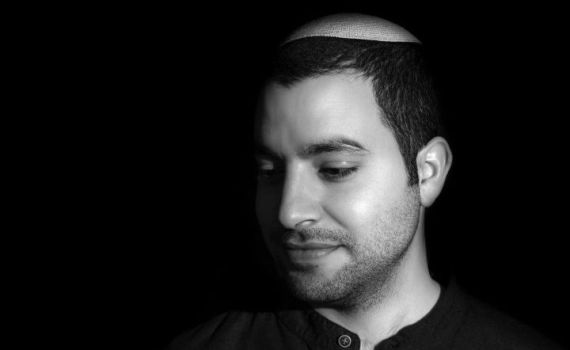 שווה להכיר: הלוחם הסרוג שהפך לזמר