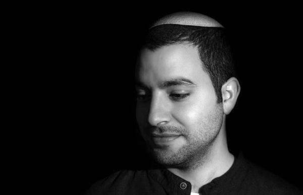 שווה להכיר: הלוחם הסרוג שהפך לזמר