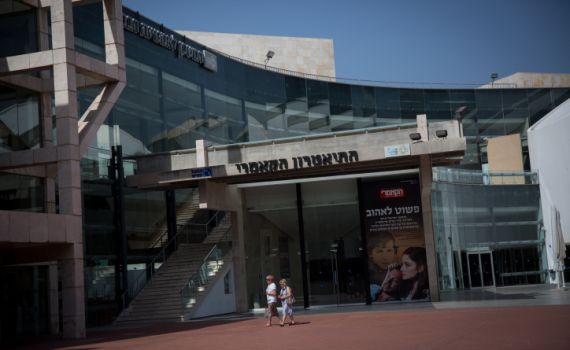 "אייל גולן? מה קורה מאחורי הקלעים בקאמרי?"