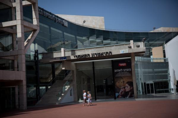 "אייל גולן? מה קורה מאחורי הקלעים בקאמרי?"