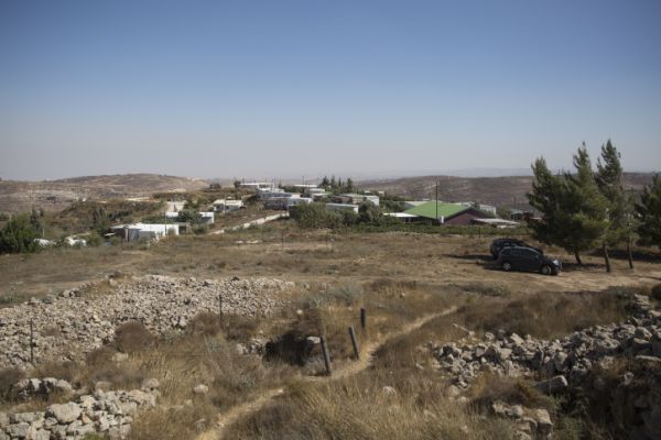 עם כל האהבה לארץ, אי אפשר שכל אחד יקים מאחז