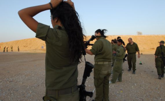 'הראשונות שצריכות להלחם בגיוס נשים הן הפמיניסטיות'