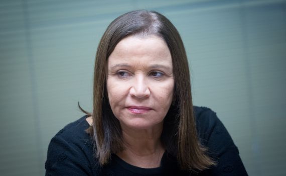 שלי יחימוביץ' למפלגות השמאל: משוגעים,רדו מהגג