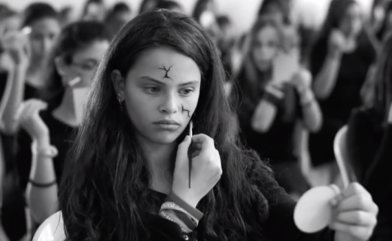 נופלות וקמות: תלמידות האולפנה מציגות מסר חשוב