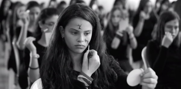 נופלות וקמות: תלמידות האולפנה מציגות מסר חשוב